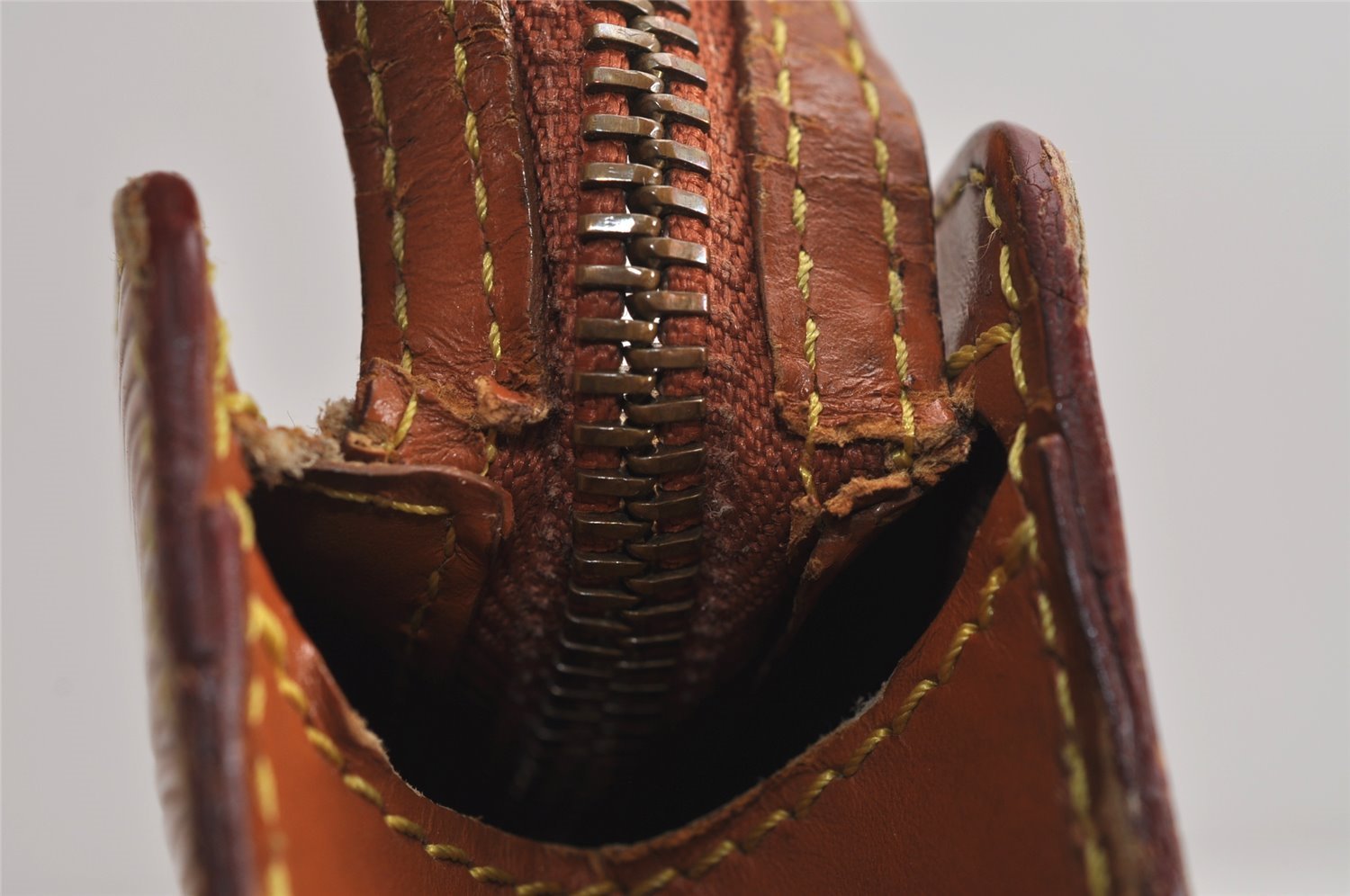 Authentic Louis Vuitton Epi Pochette Homme Clutch Bag Brown M52528 Junk 4339J