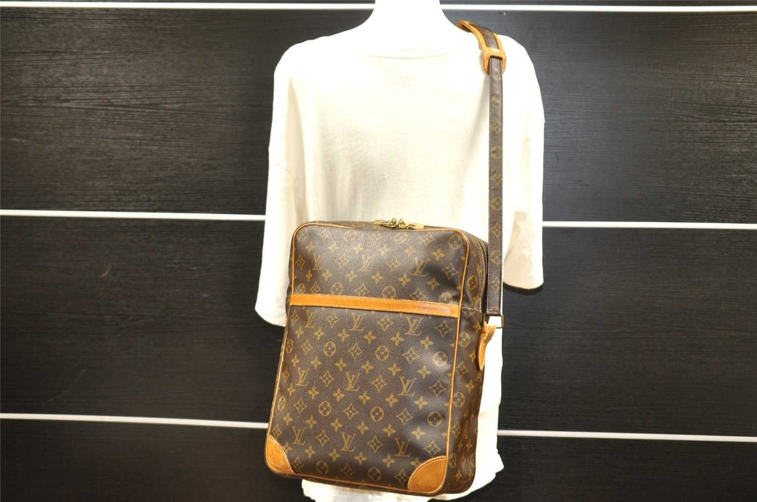 Authentic Louis Vuitton Monogram Danube 28 Shoulder Cross Body Bag LV 4343I