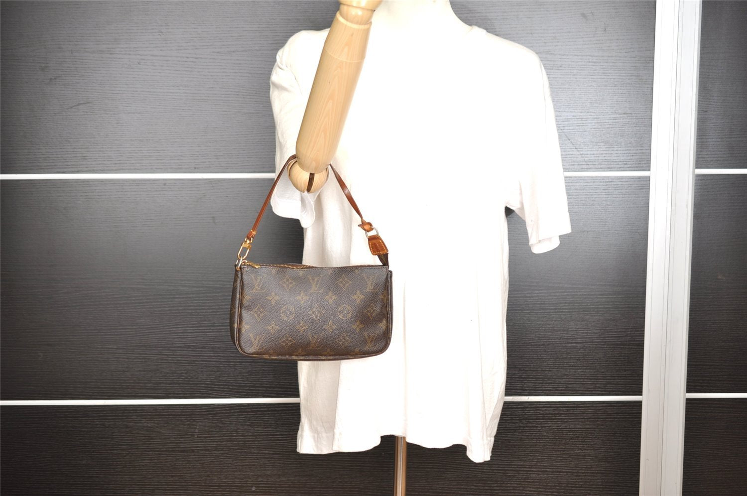 Authentic Louis Vuitton Monogram Pochette Accessoires Pouch M51980 LV 4345I