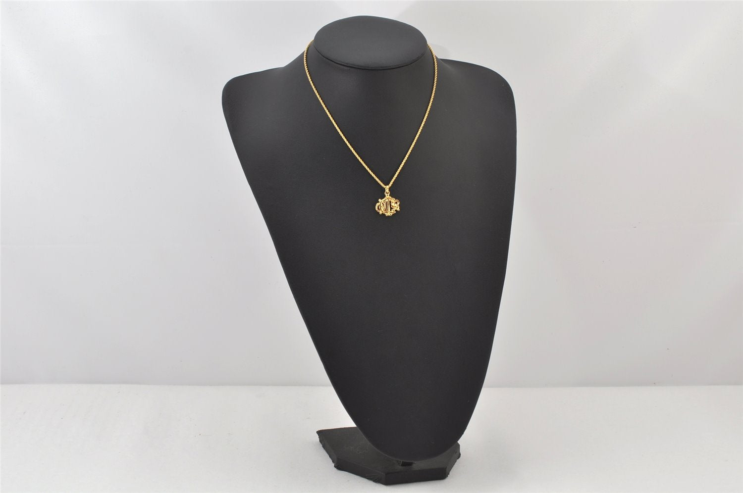 Authentic Christian Dior Gold Tone Chain Pendant Necklace CD 4348K