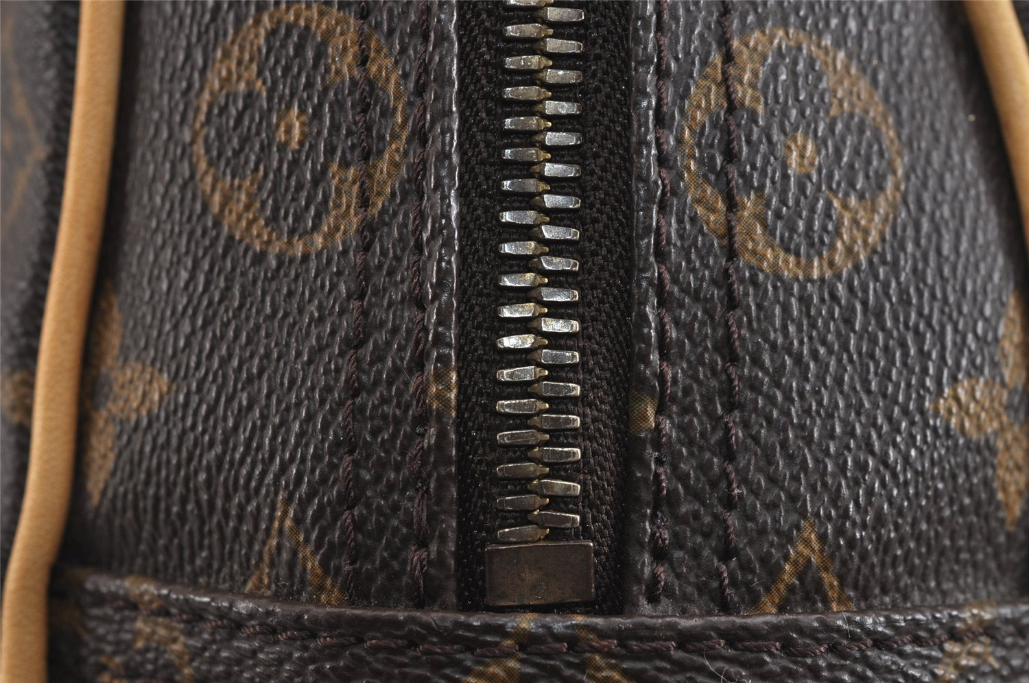 Authentic Louis Vuitton Monogram Manhattan PM Hand Bag Purse M40026 LV 4354J