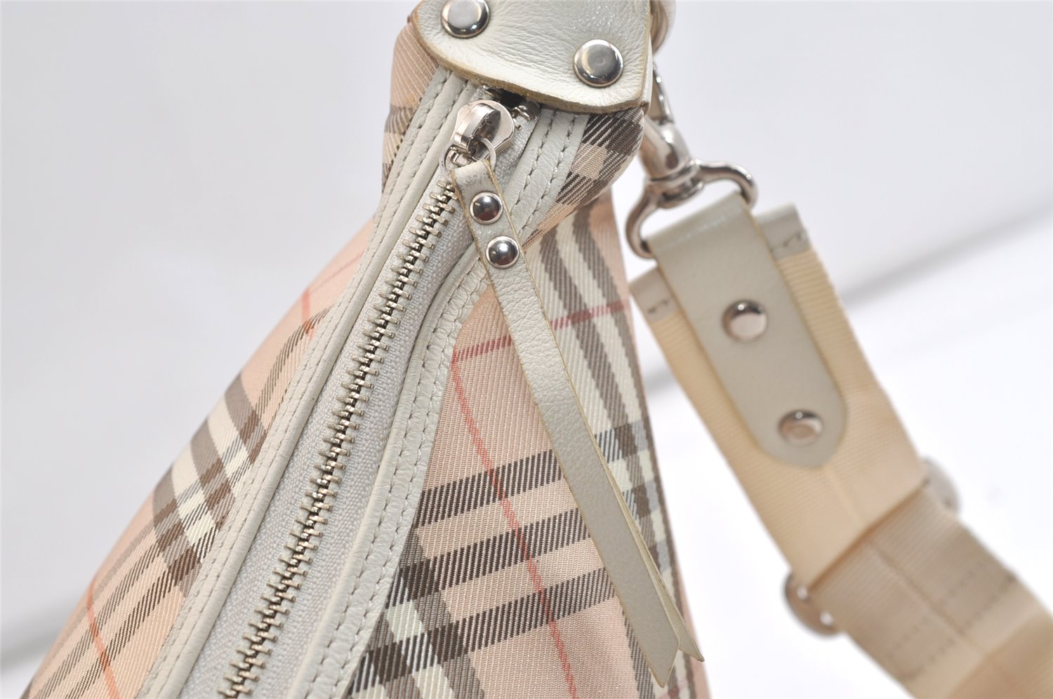 Authentic BURBERRY BLUE LABEL Check Shoulder Cross Bag Nylon Leather Beige 4357K