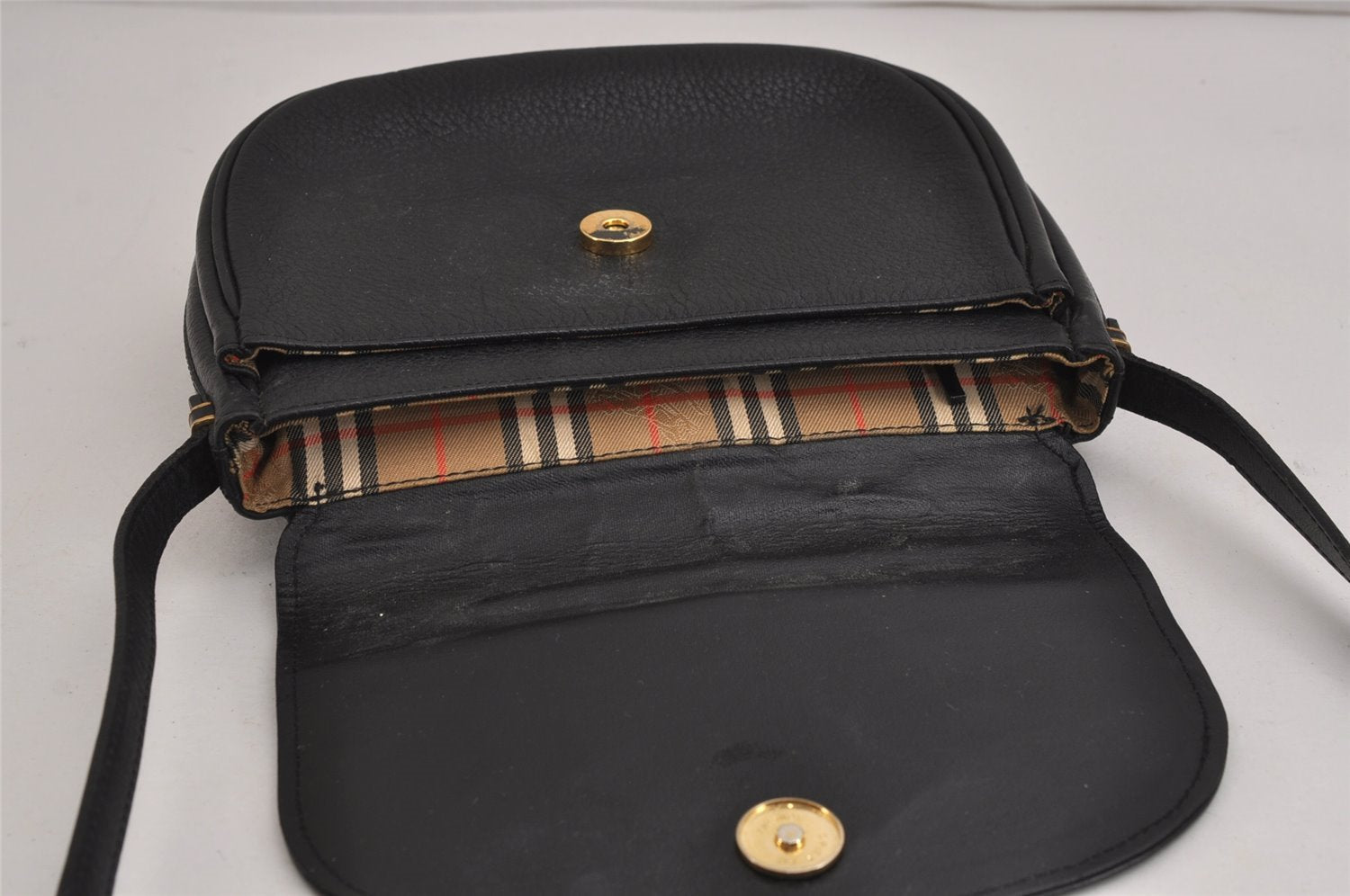 Authentic Burberrys Vintage Leather Shoulder Cross Body Bag Purse Black 4365J