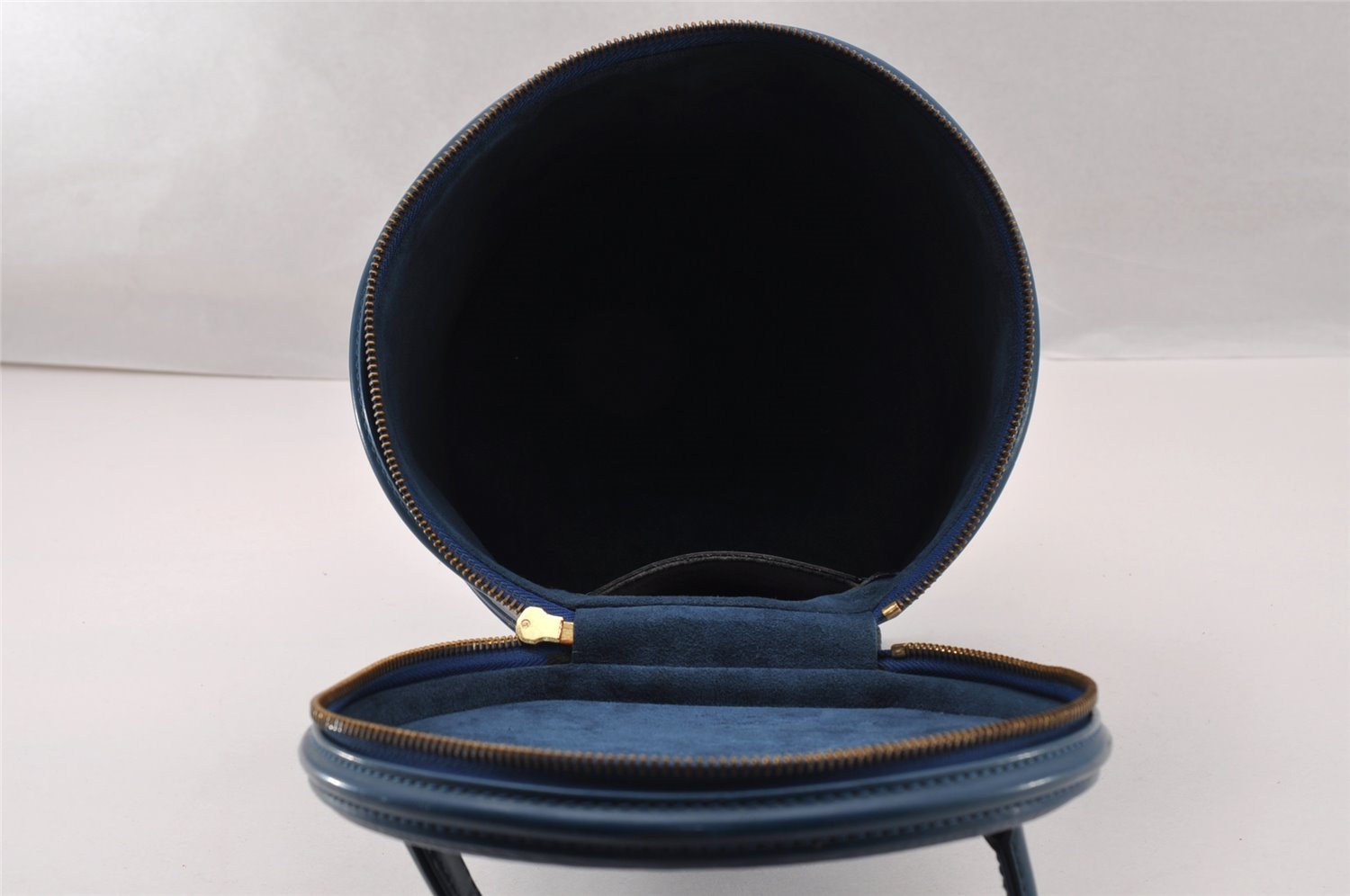 Authentic Louis Vuitton Epi Cannes Cosmetic Hand Bag Purse Blue M48035 LV 4380I