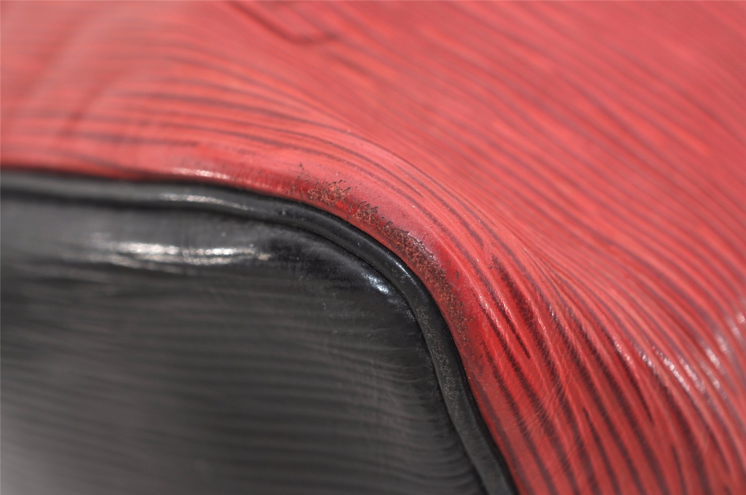 Authentic Louis Vuitton Epi Petit Noe Bi-color Red x Black Drawstring Bag 4380J