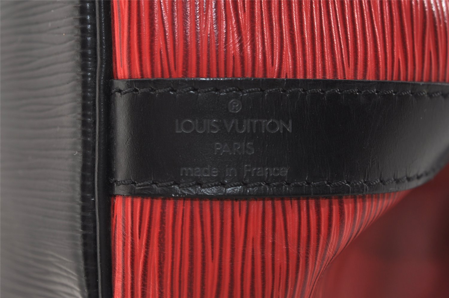 Authentic Louis Vuitton Epi Petit Noe Bi-color Red x Black Drawstring Bag 4380J