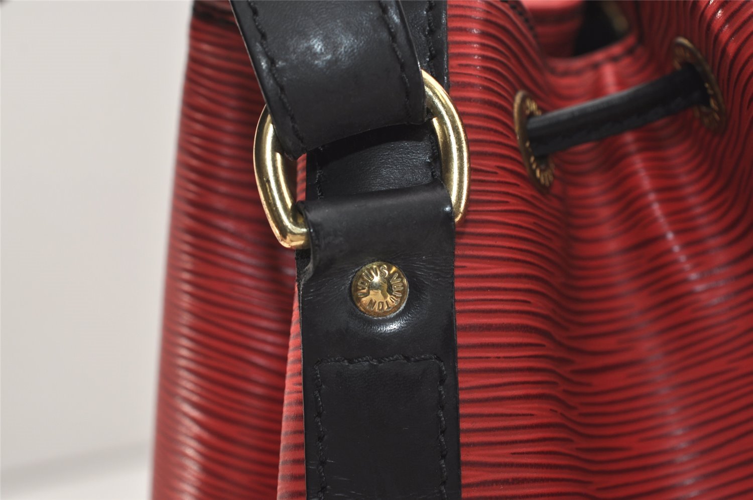 Authentic Louis Vuitton Epi Petit Noe Bi-color Red x Black Drawstring Bag 4380J