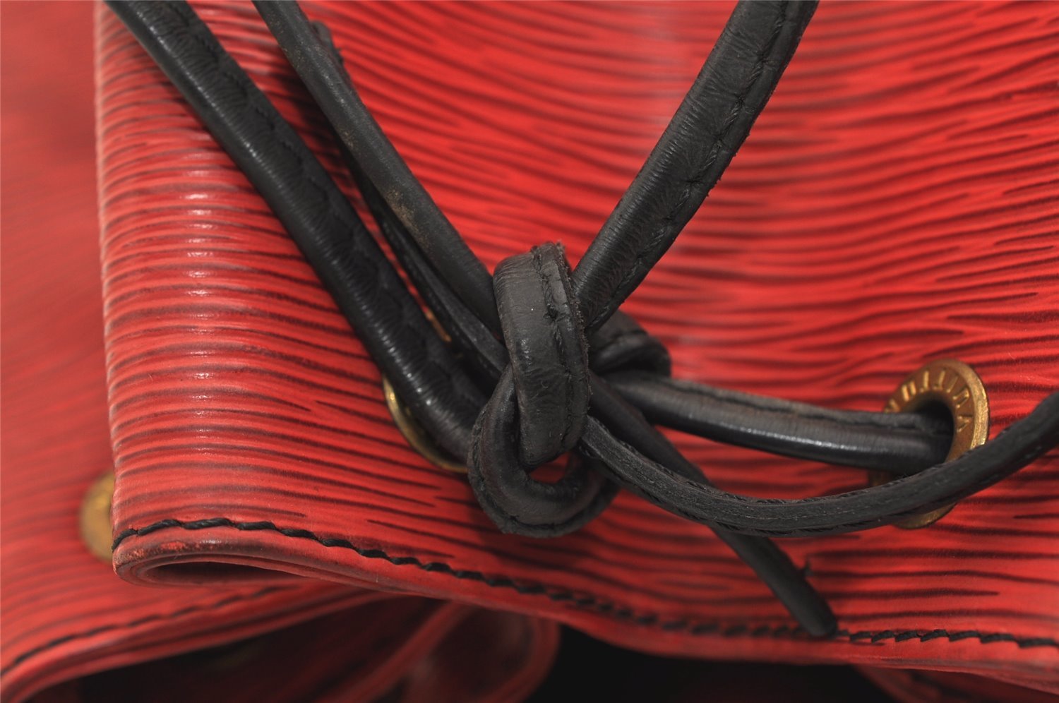 Authentic Louis Vuitton Epi Petit Noe Bi-color Red x Black Drawstring Bag 4380J