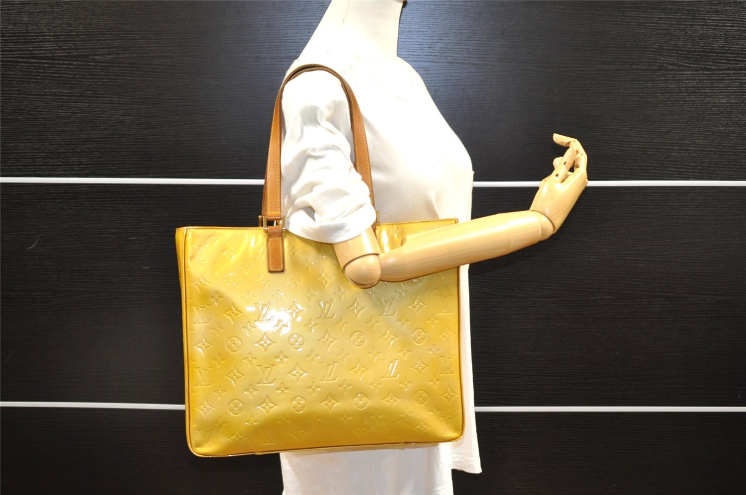 Authentic Louis Vuitton Vernis Columbus Shoulder Tote Bag Yellow M91023 LV 4393I