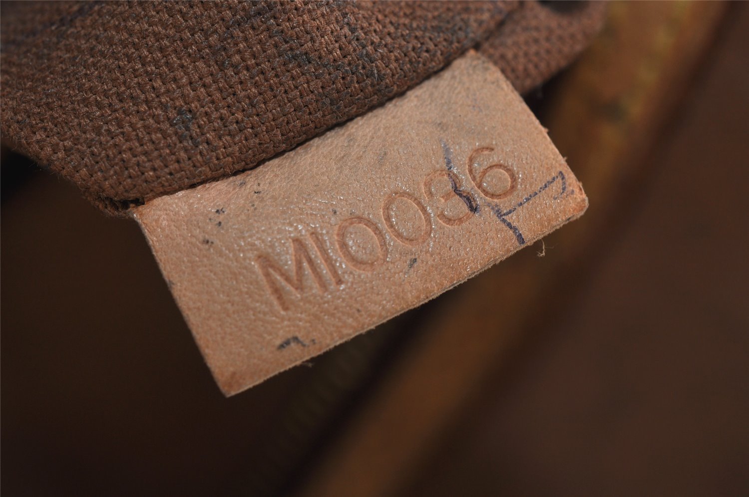 Authentic Louis Vuitton Monogram Batignolles Vertical Tote Bag M51153 Junk 4395I