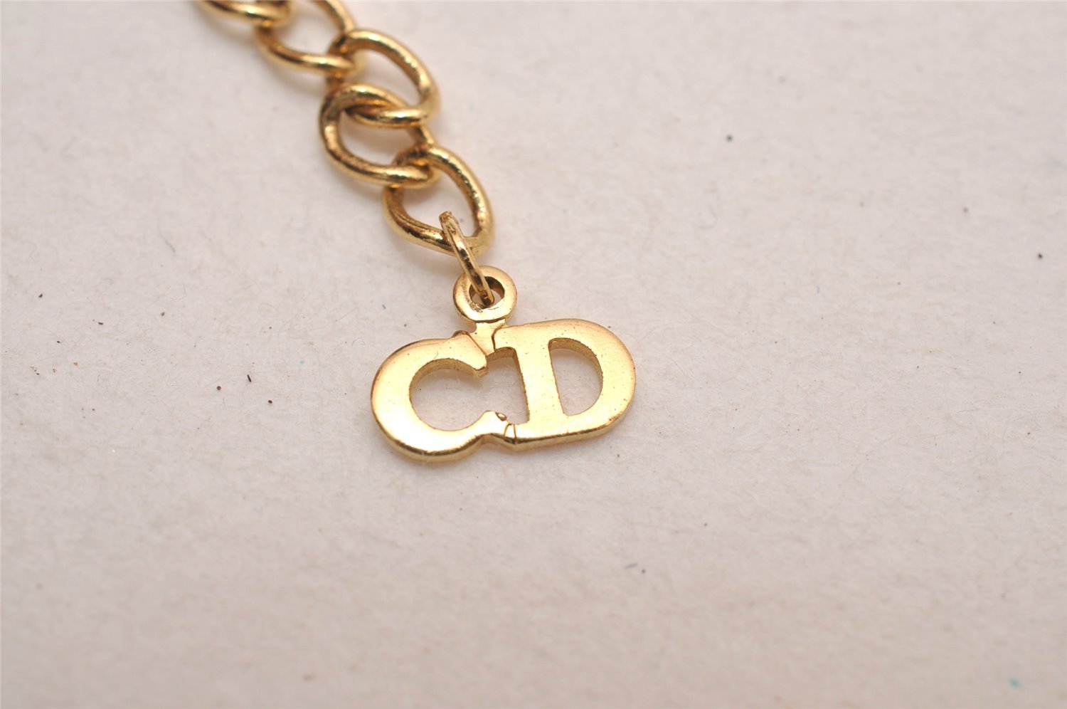 Authentic Christian Dior Gold Tone Chain Rhinestone Pendant Necklace CD 4395J