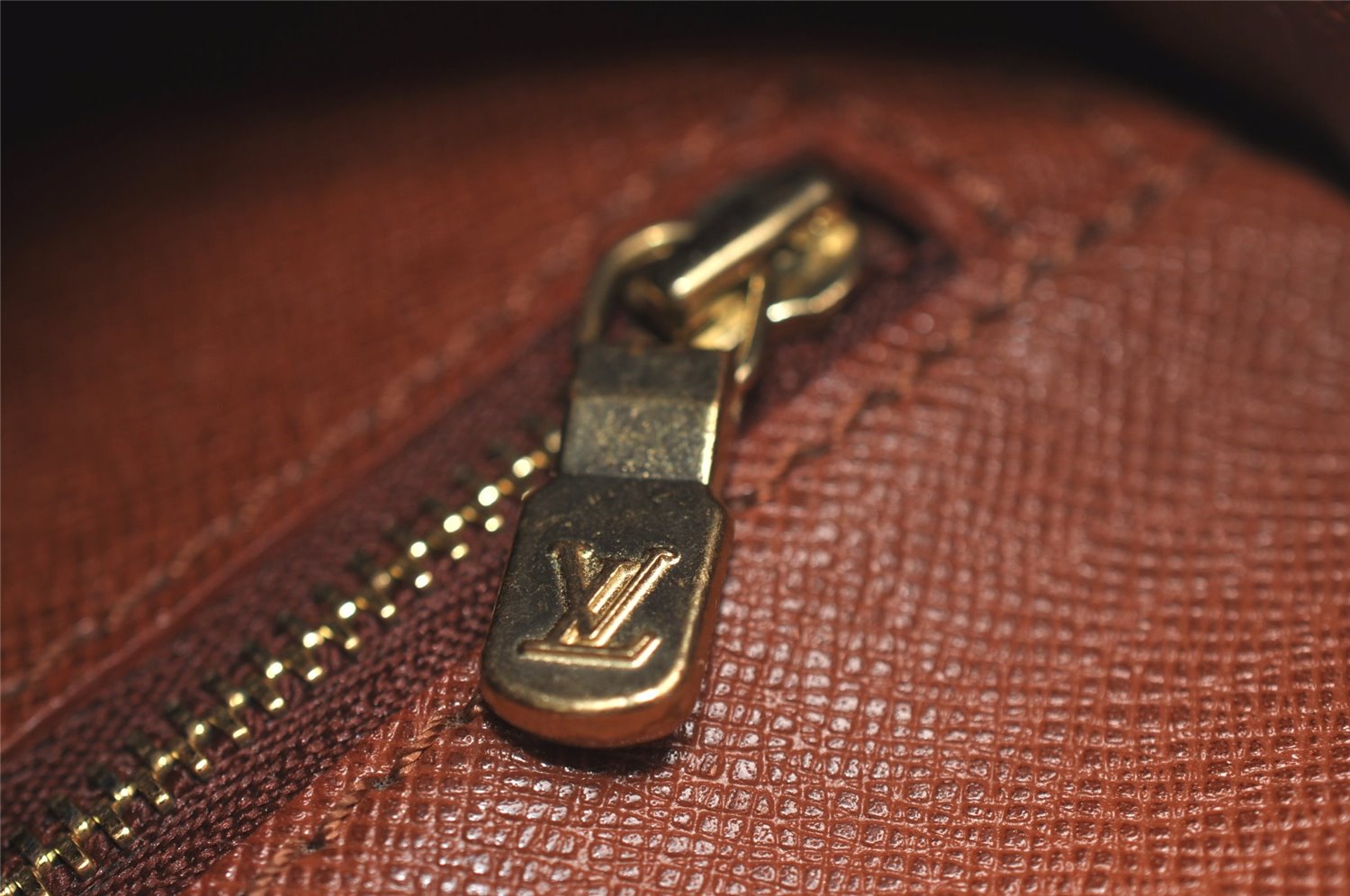 Authentic Louis Vuitton Monogram Saint Cloud GM M51242 Shoulder Cross Bag 4413J