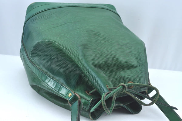 Authentic Louis Vuitton Epi Noe Shoulder Drawstring Bag Green M44004 LV 4418I