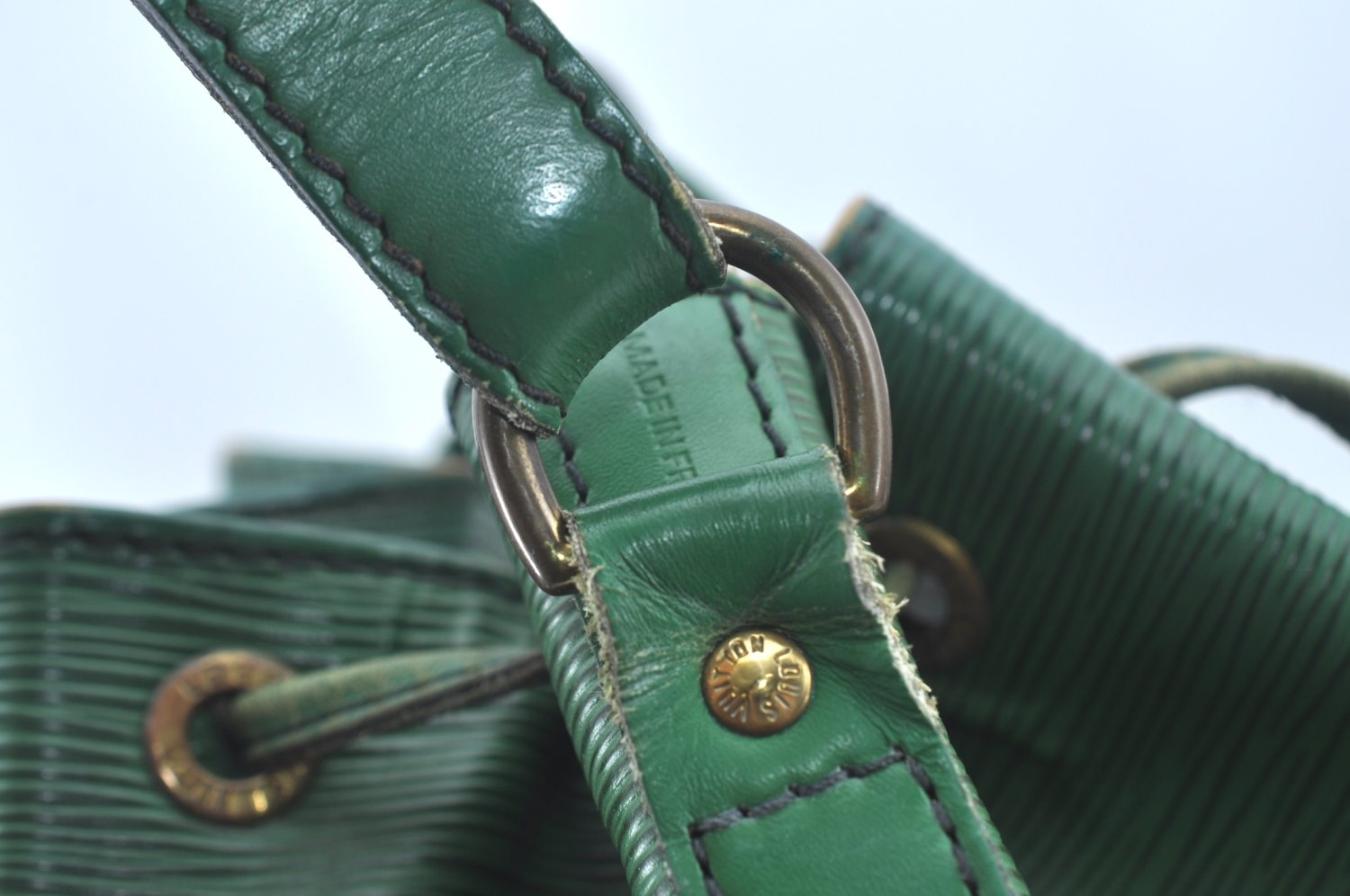 Authentic Louis Vuitton Epi Noe Shoulder Drawstring Bag Green M44004 LV 4418I