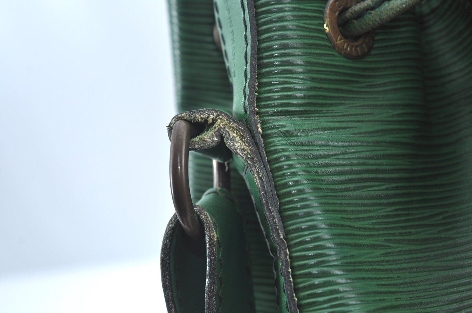 Authentic Louis Vuitton Epi Noe Shoulder Drawstring Bag Green M44004 LV 4418I