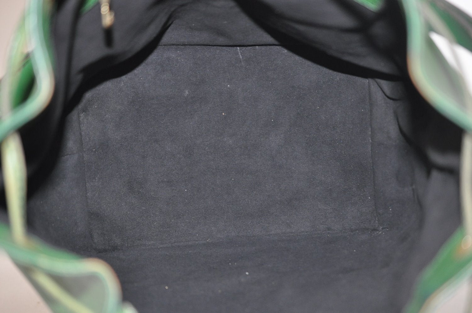 Authentic Louis Vuitton Epi Noe Shoulder Drawstring Bag Green M44004 LV 4418I