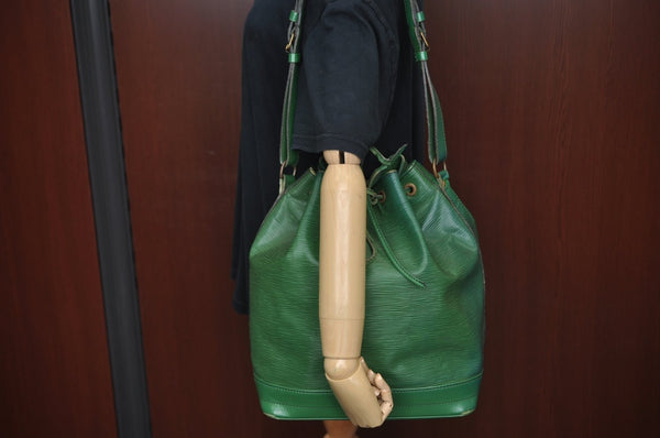 Authentic Louis Vuitton Epi Noe Shoulder Drawstring Bag Green M44004 LV 4418I