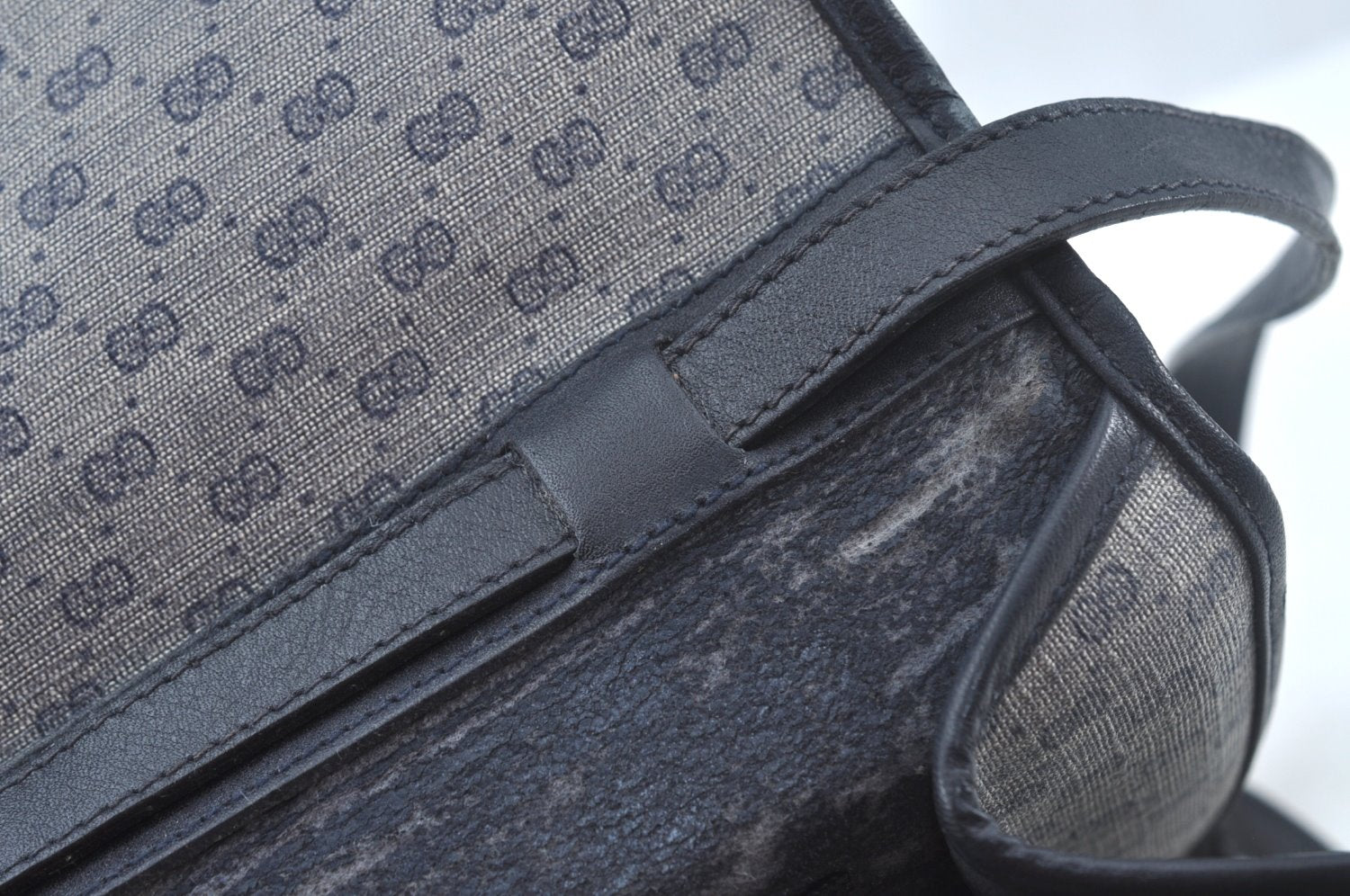 Authentic GUCCI Micro GG PVC Leather Shoulder Cross Bag Navy Blue Junk 4439J