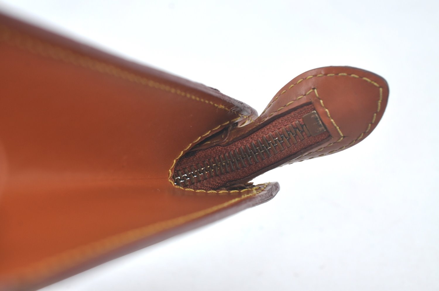 Authentic Louis Vuitton Epi Pochette Homme Clutch Hand Bag Brown M52528 LV 4440I