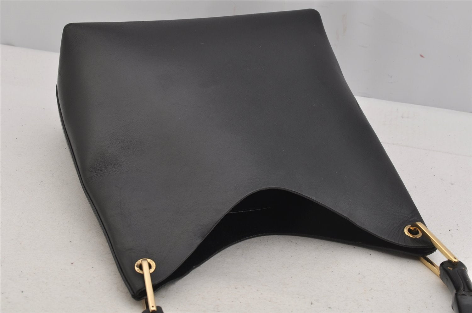 Authentic GUCCI Vintage Bamboo Shoulder Hand Bag Purse Leather Black 4440J