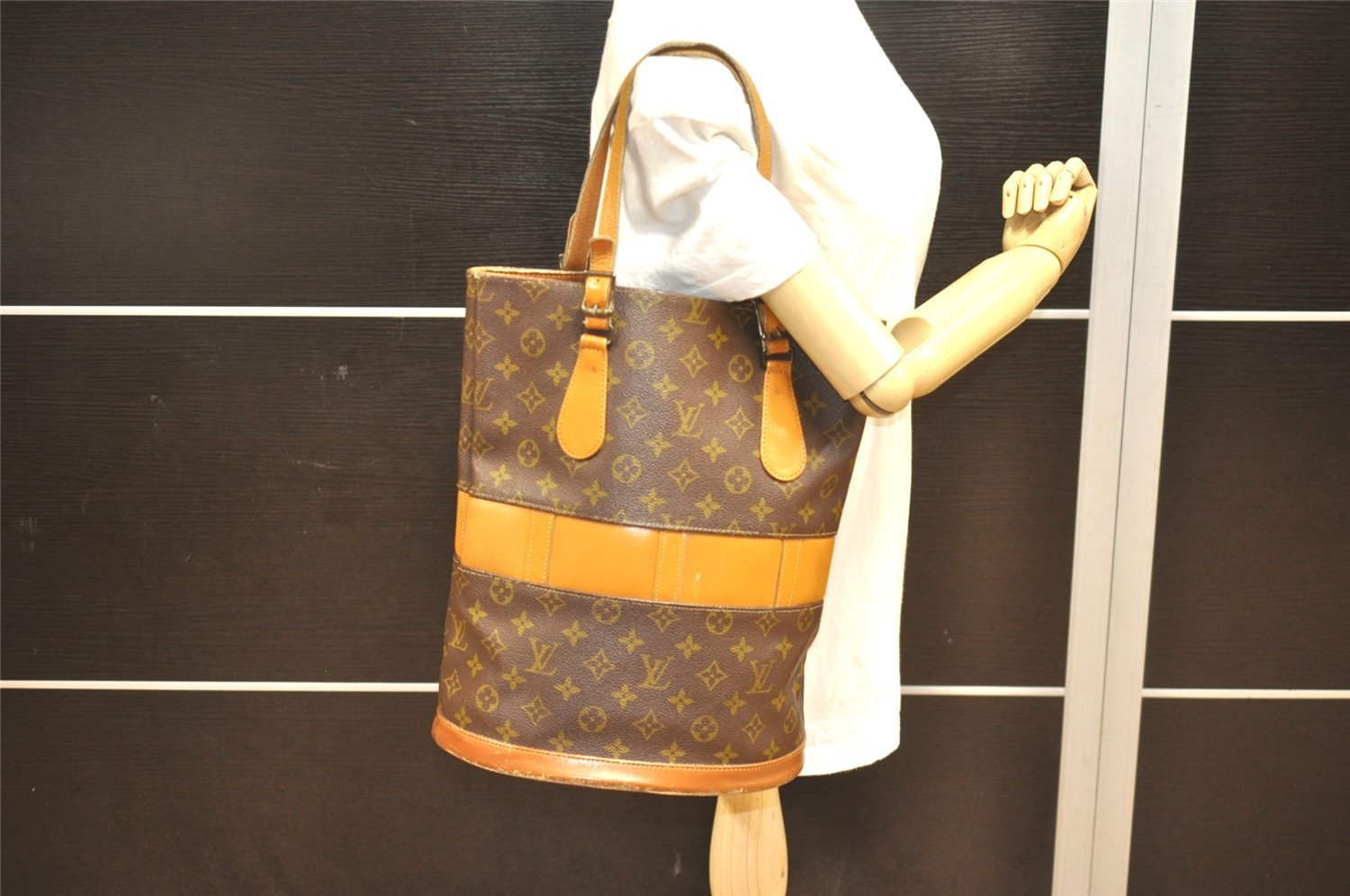Authentic Louis Vuitton Monogram Bucket GM Shoulder Bag T42236 USA Model 4443J