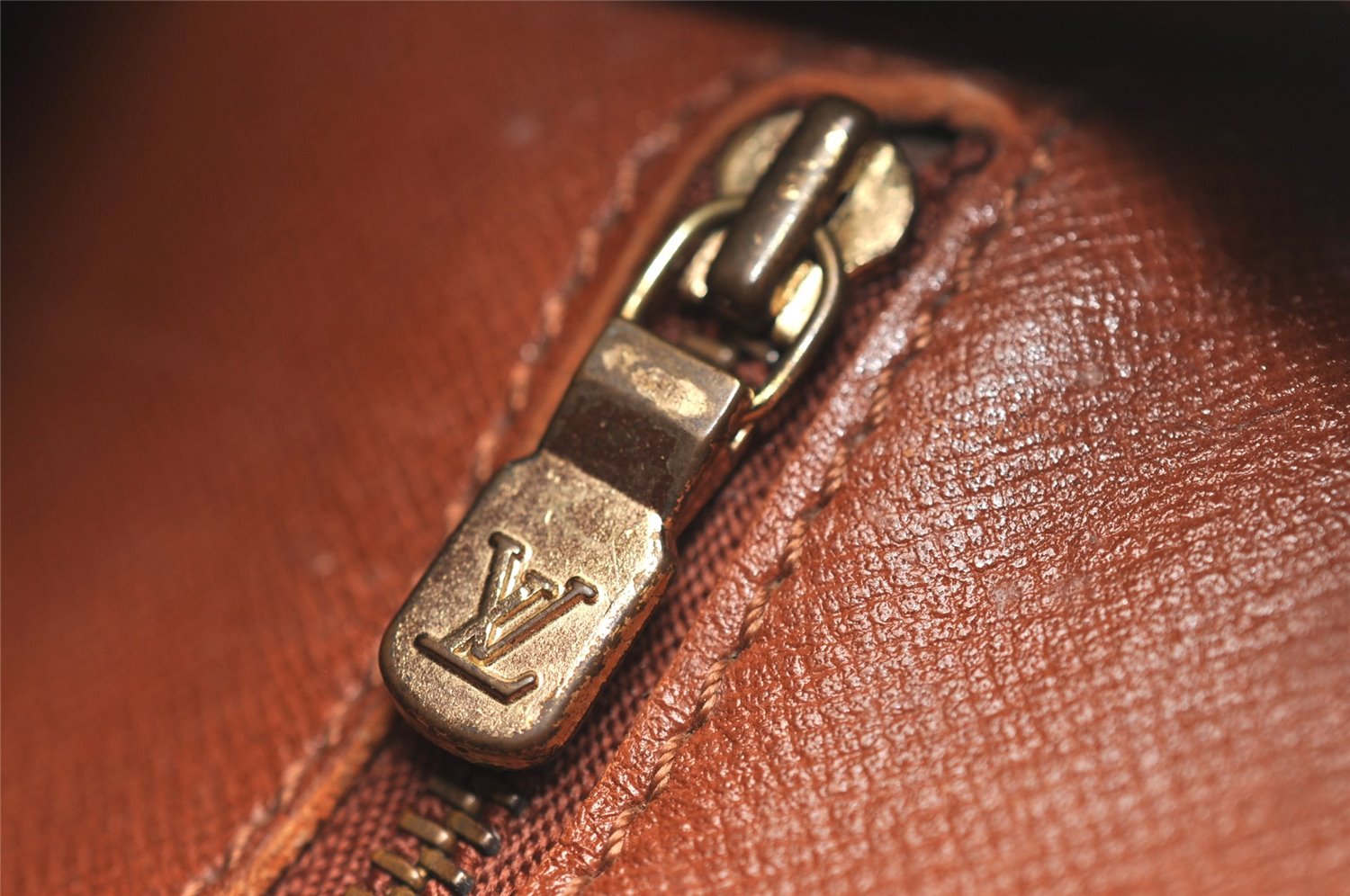 Authentic Louis Vuitton Monogram Saint Cloud MM M51243 Shoulder Cross Bag 4447J