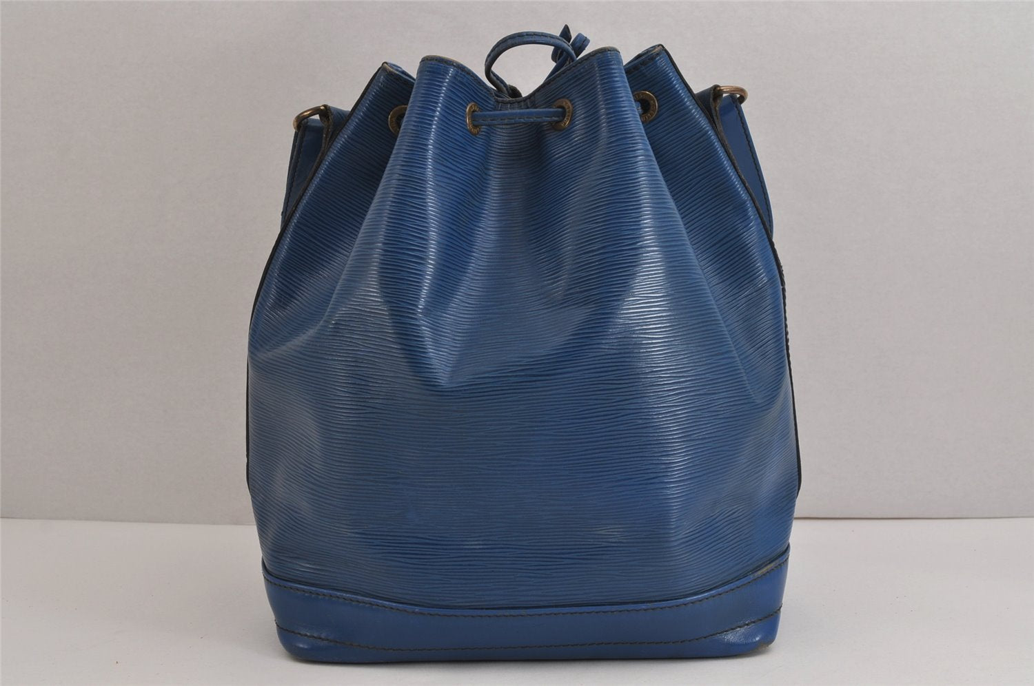 Authentic Louis Vuitton Epi Noe Shoulder Drawstring Bag Blue M44005 LV 4455J