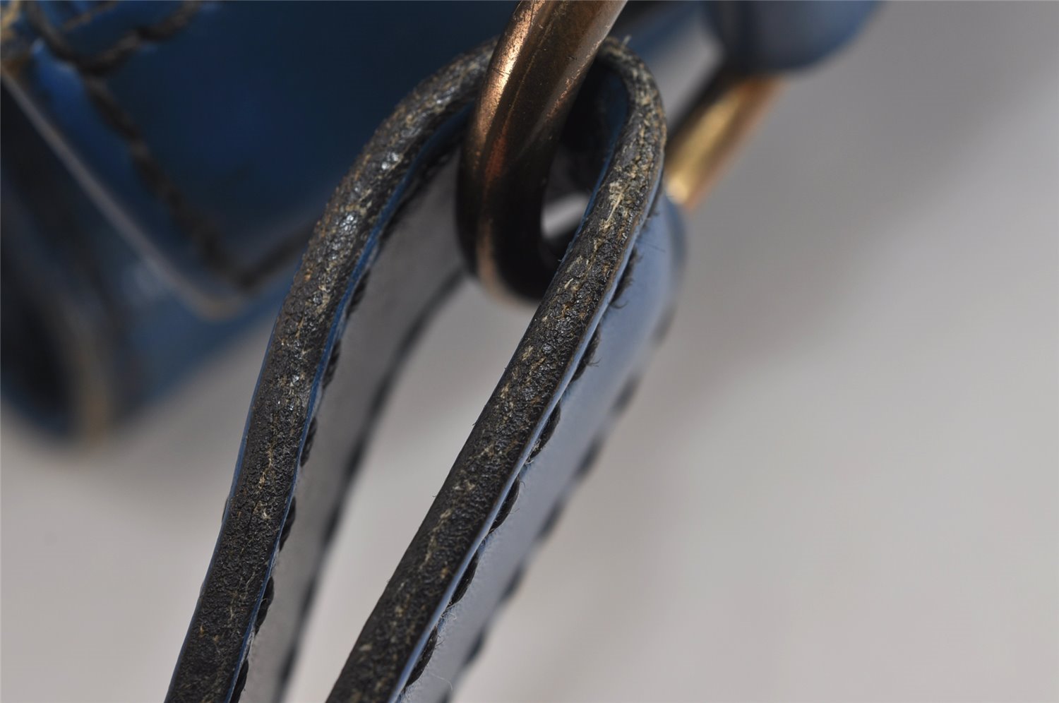 Authentic Louis Vuitton Epi Noe Shoulder Drawstring Bag Blue M44005 LV 4455J