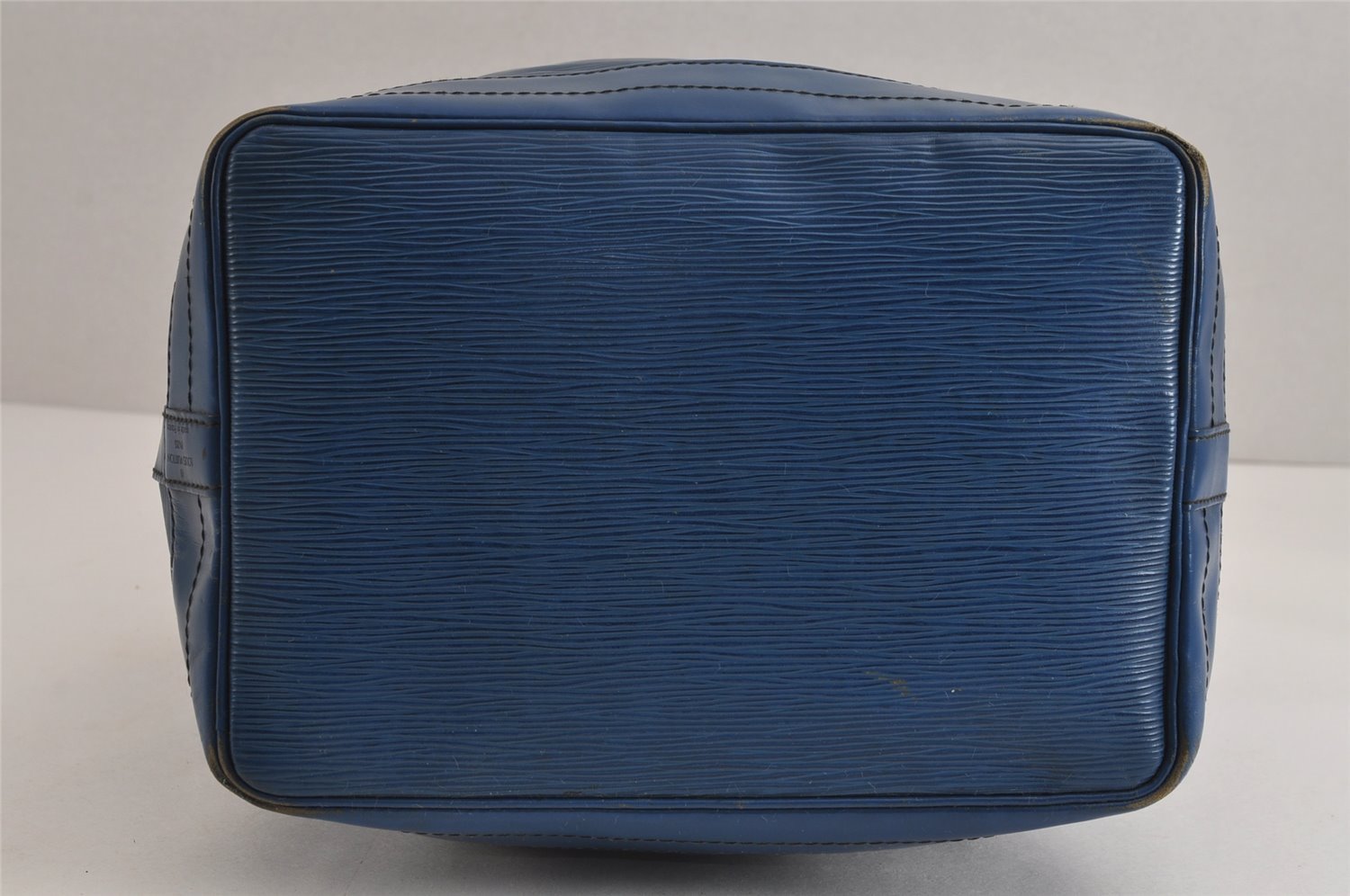 Authentic Louis Vuitton Epi Noe Shoulder Drawstring Bag Blue M44005 LV 4455J