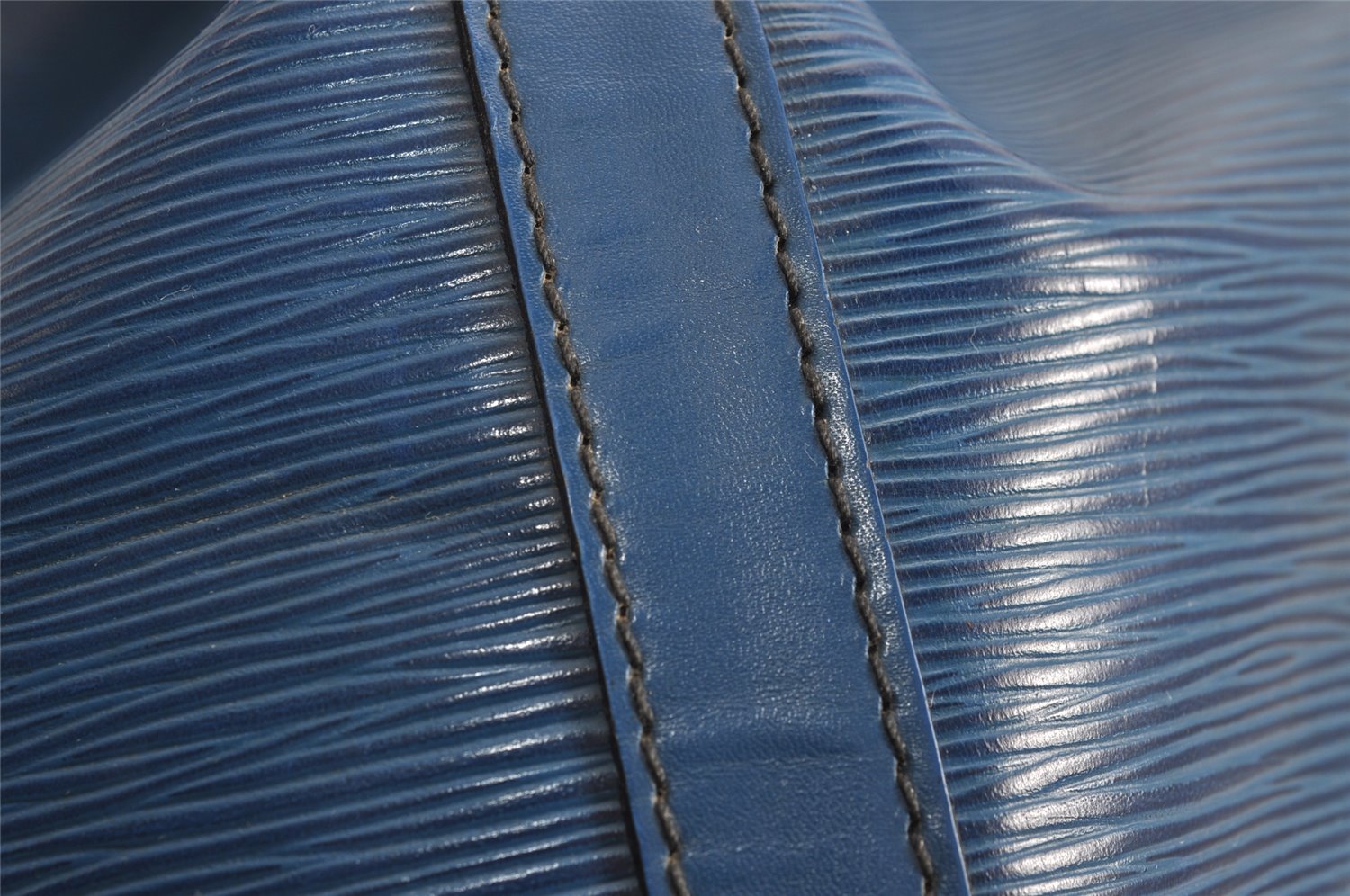 Authentic Louis Vuitton Epi Noe Shoulder Drawstring Bag Blue M44005 LV 4455J