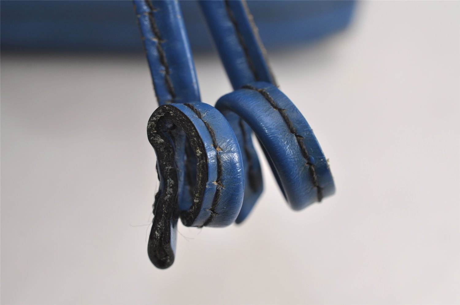 Authentic Louis Vuitton Epi Noe Shoulder Drawstring Bag Blue M44005 LV 4455J