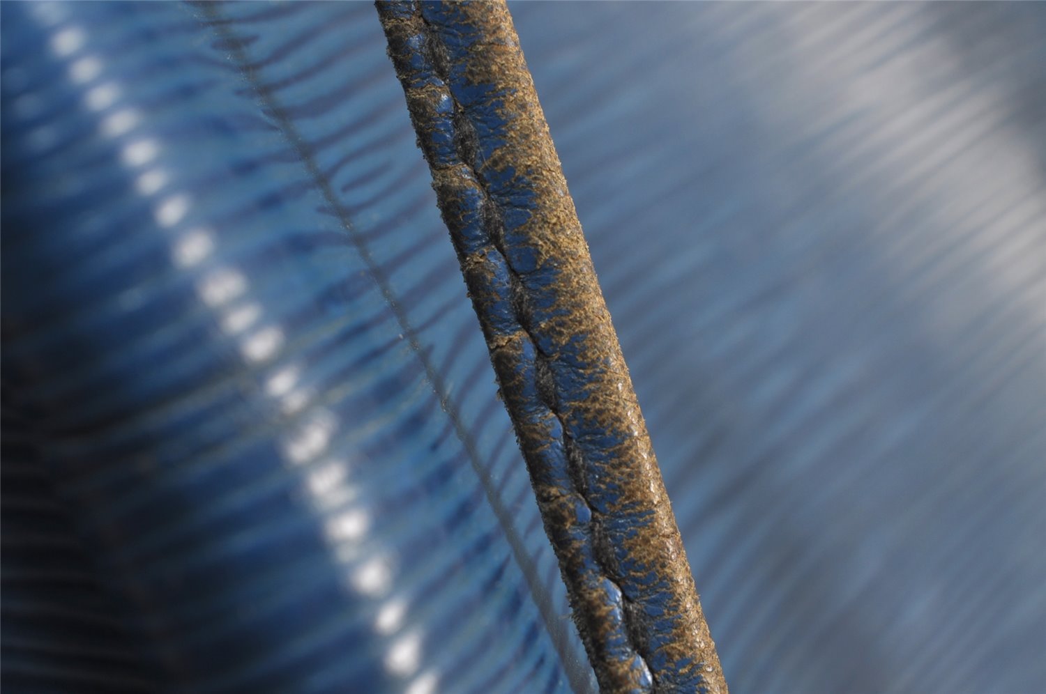 Authentic Louis Vuitton Epi Noe Shoulder Drawstring Bag Blue M44005 LV 4455J