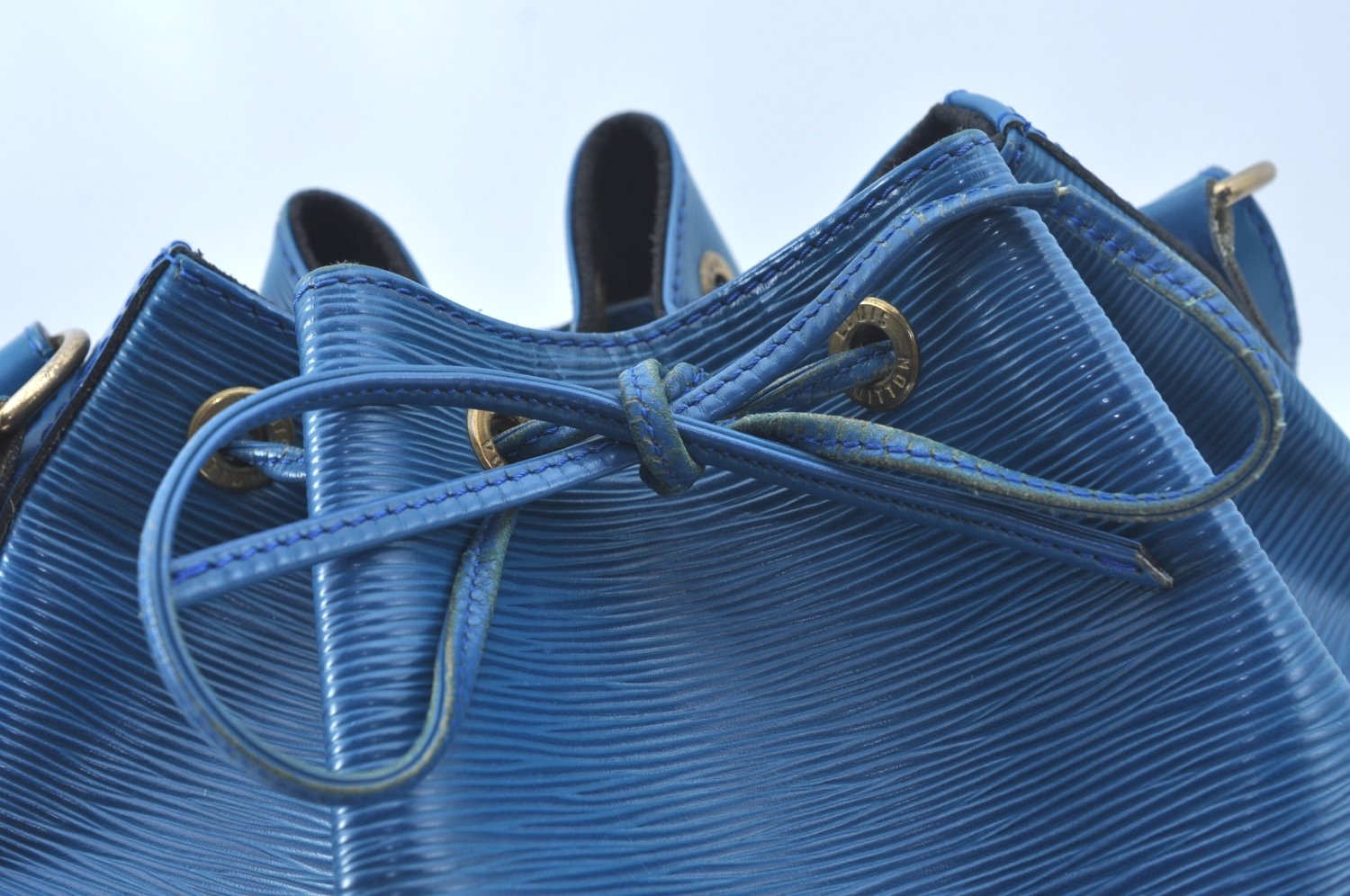 Authentic Louis Vuitton Epi Petit Noe Shoulder Drawstring Bag M44105 Blue 4457I