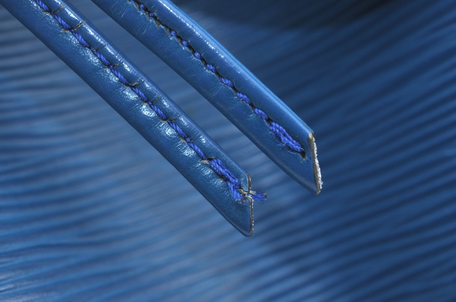 Authentic Louis Vuitton Epi Petit Noe Shoulder Drawstring Bag M44105 Blue 4457I