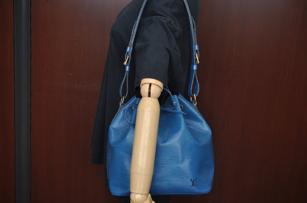 Authentic Louis Vuitton Epi Petit Noe Shoulder Drawstring Bag M44105 Blue 4457I