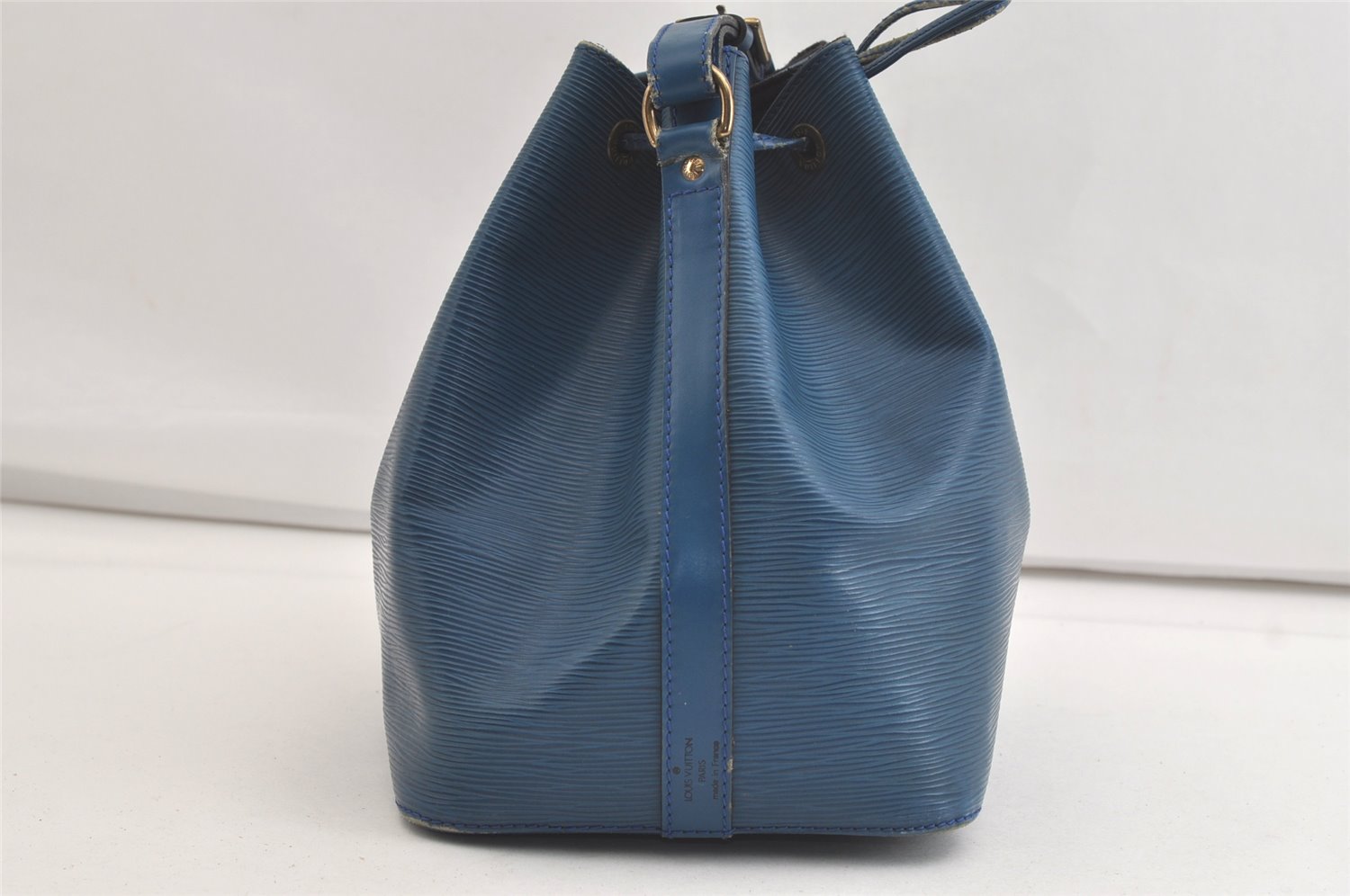 Authentic Louis Vuitton Epi Petit Noe Shoulder Drawstring Bag M44105 Blue 4457K