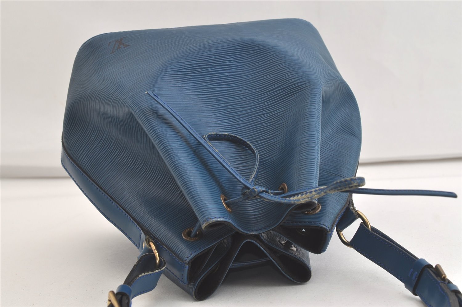 Authentic Louis Vuitton Epi Petit Noe Shoulder Drawstring Bag M44105 Blue 4457K