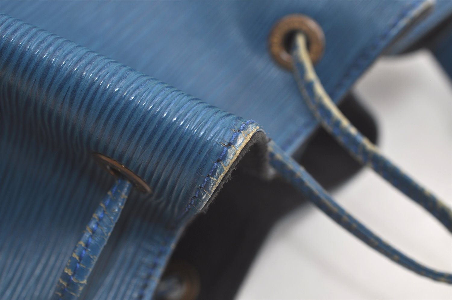 Authentic Louis Vuitton Epi Petit Noe Shoulder Drawstring Bag M44105 Blue 4457K