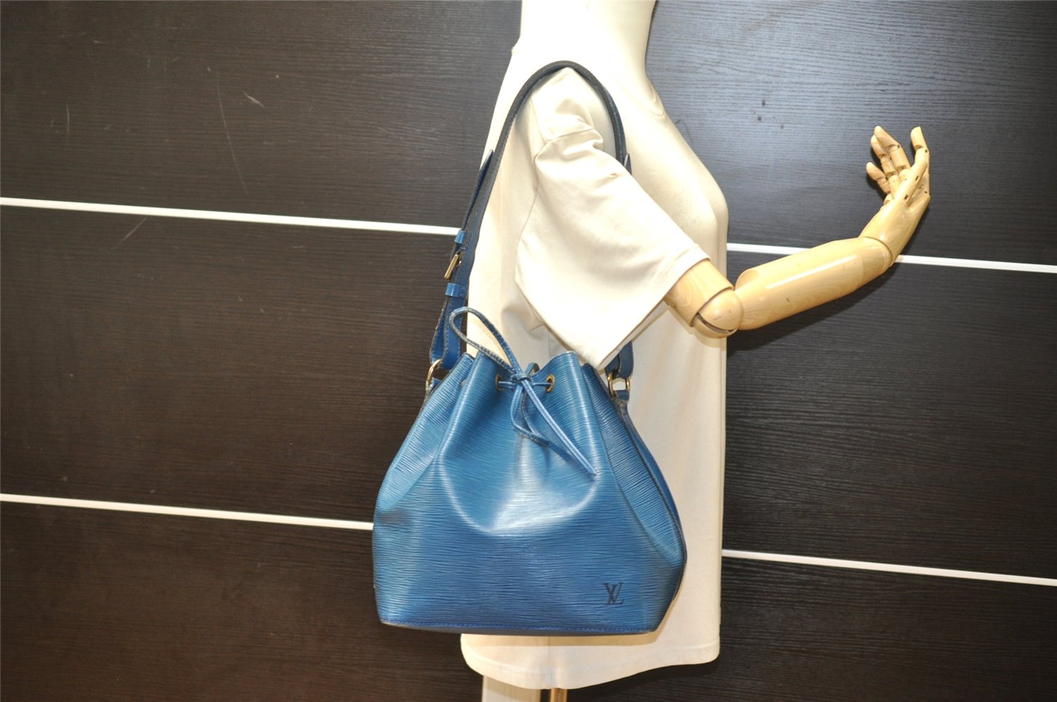 Authentic Louis Vuitton Epi Petit Noe Shoulder Drawstring Bag M44105 Blue 4457K