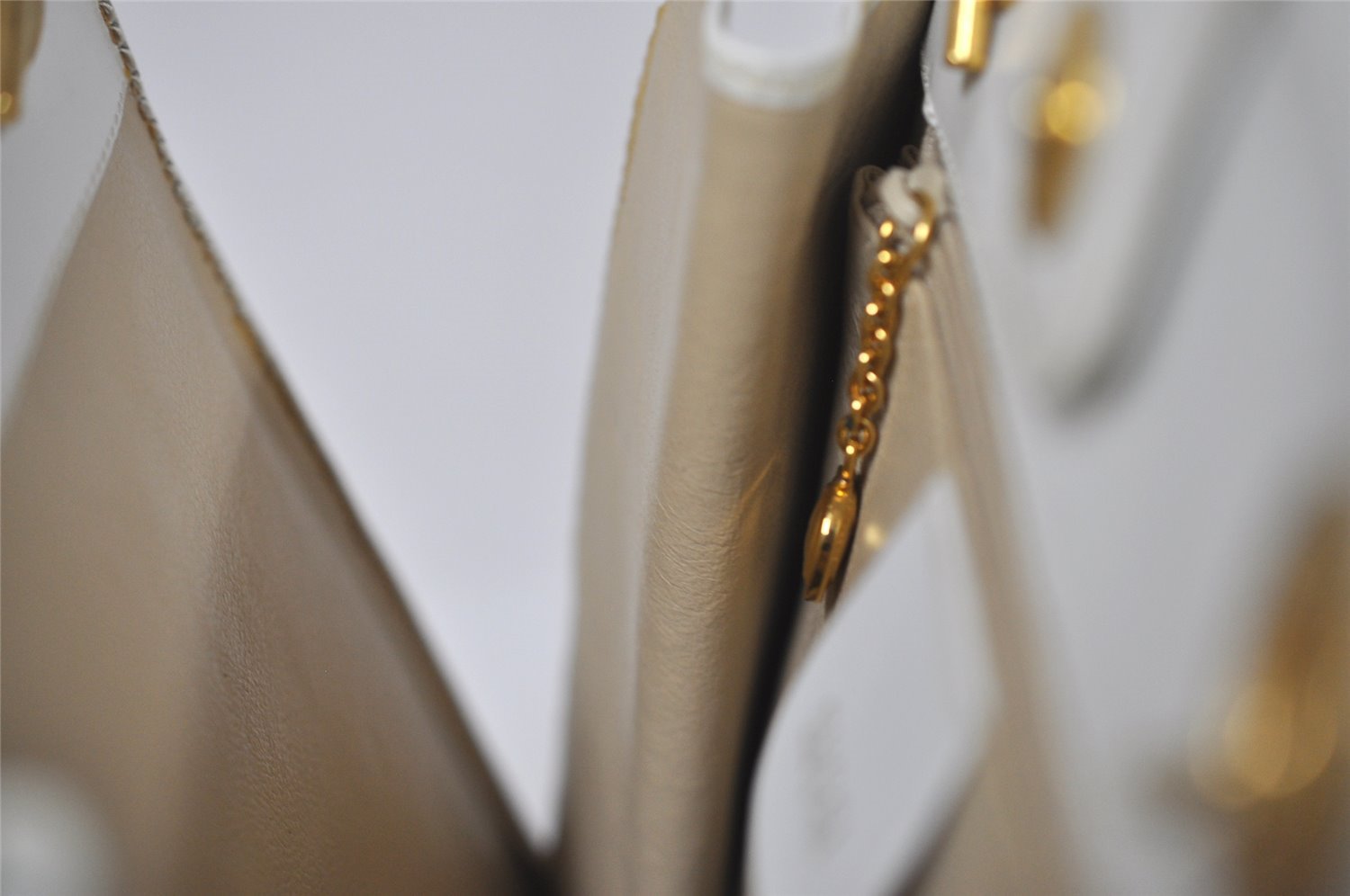 Authentic GUCCI Vintage Shoulder Bag Purse Leather White Junk 4461J