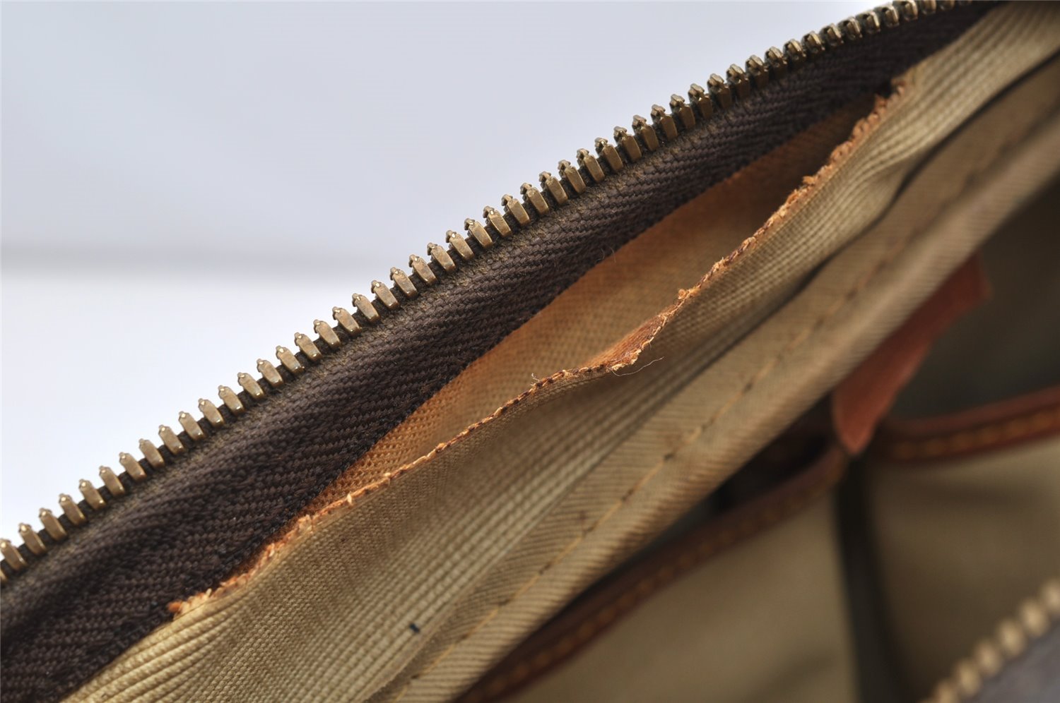 Authentic Louis Vuitton Monogram Deauville Hand Bag M47270 LV 4469I