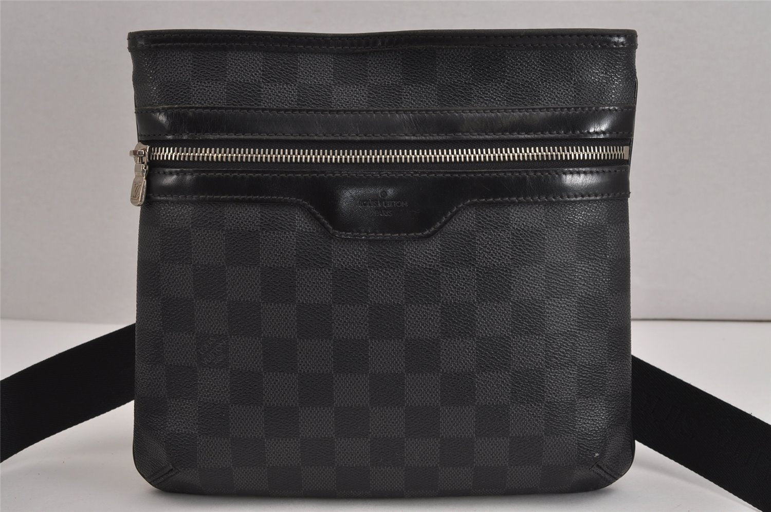 Authentic Louis Vuitton Damier Graphite Tomas Shoulder Cross Bag N58028 LV 4472J