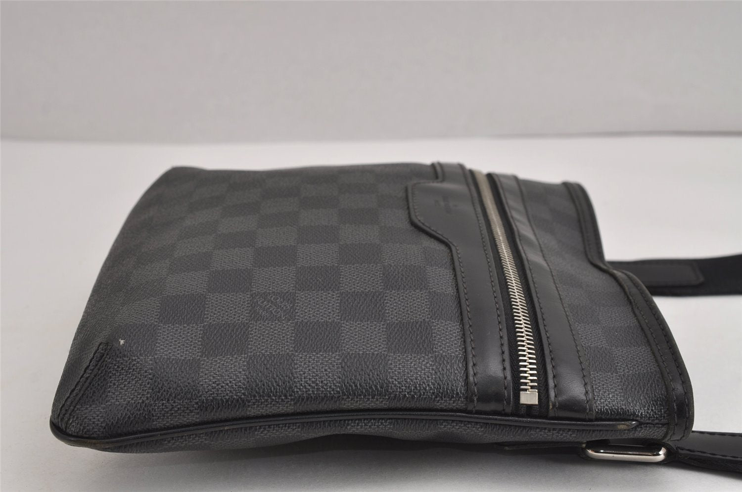 Authentic Louis Vuitton Damier Graphite Tomas Shoulder Cross Bag N58028 LV 4472J