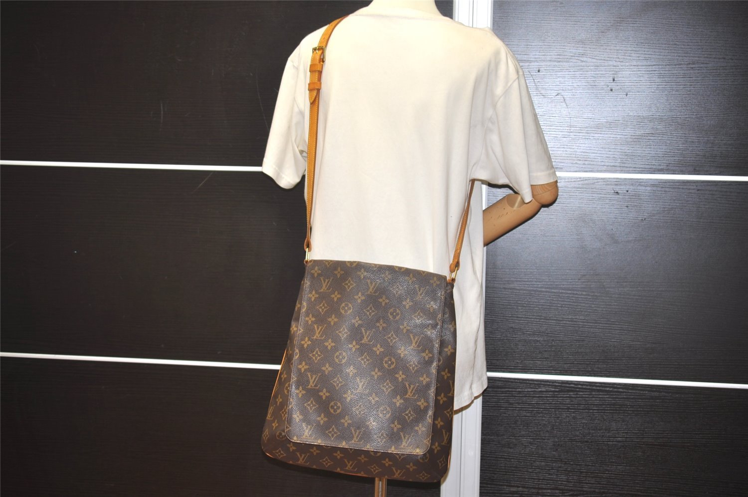 Authentic Louis Vuitton Monogram Musette Shoulder Cross Body Bag M51256 LV 4473I