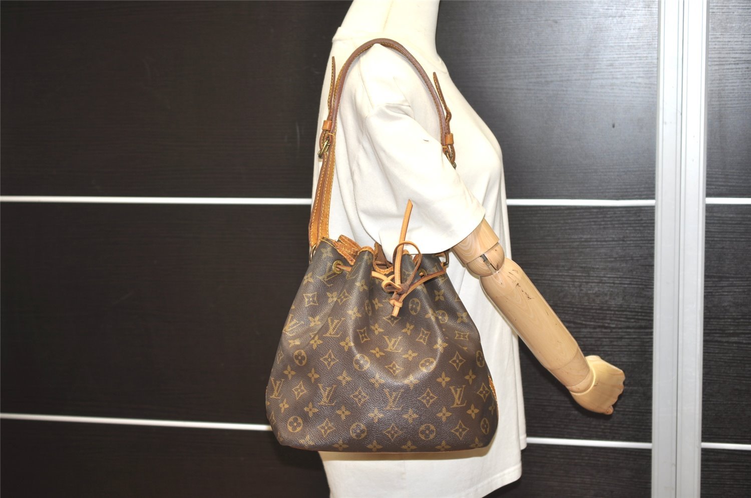 Authentic Louis Vuitton Monogram Petit Noe M42226 Shoulder Drawstring Bag 4474I