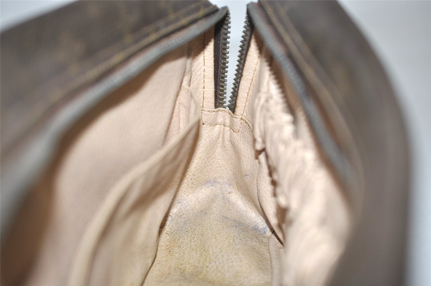 Auth Louis Vuitton Monogram Trousse Toilette 28 Clutch Bag M47522 LV Junk 4477J