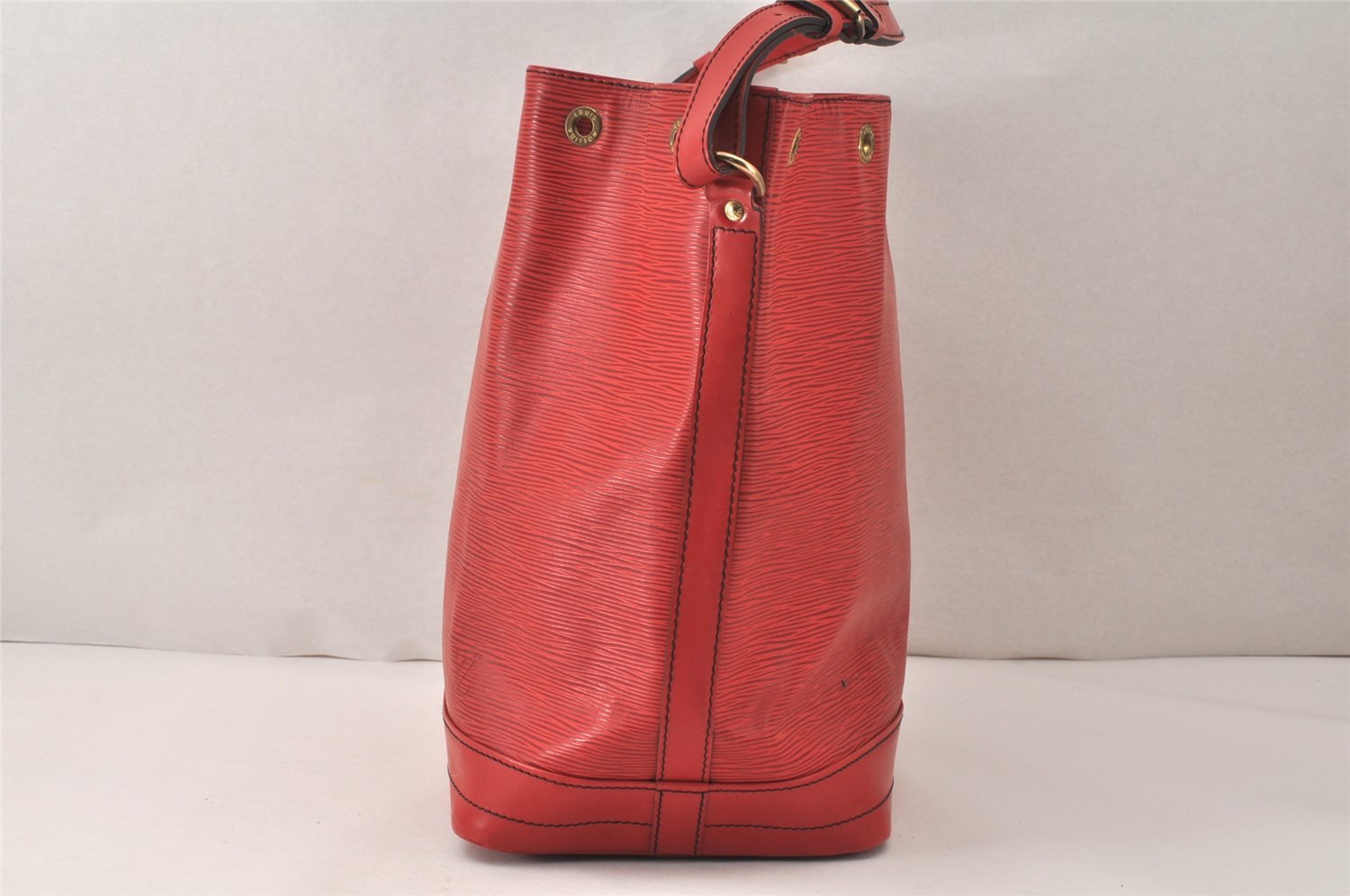 Authentic Louis Vuitton Epi Noe Shoulder Drawstring Bag Red M44007 LV 4481K