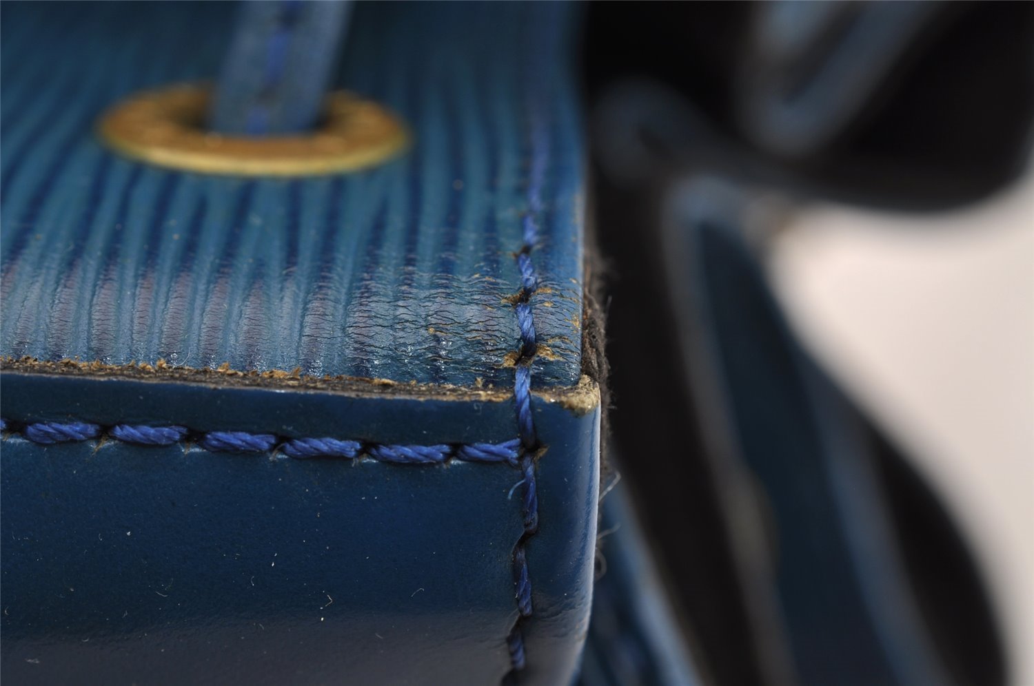 Authentic Louis Vuitton Epi Noe Shoulder Drawstring Bag Blue M44005 LV 4483I