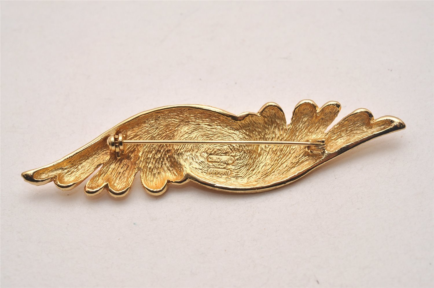 Authentic Christian Dior Vintage Feather Motif Brooch Imitation Pearl Gold 4485J