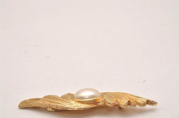 Authentic Christian Dior Vintage Feather Motif Brooch Imitation Pearl Gold 4485J